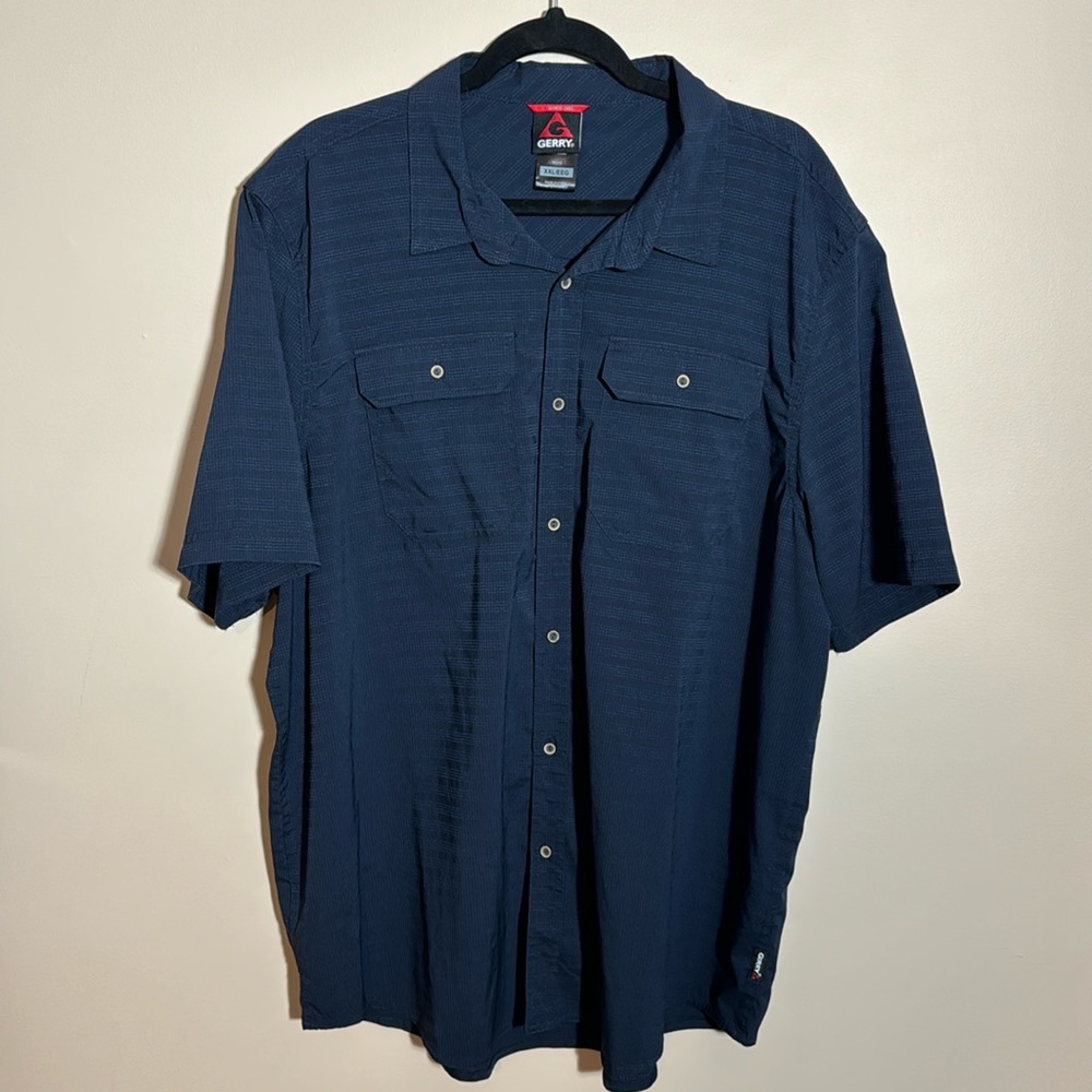 Men’s XXL Gerry, short sleeve shirt. Moisture wick type short shirt. Navy blue.